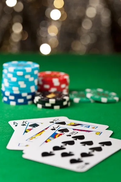 Mobile browser showing live roulette table with chat sidebar